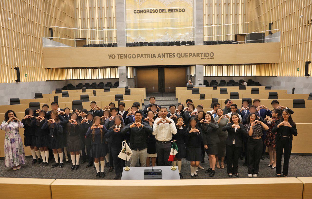 Jóvenes de Cuautlancingo participan en el Congreso del Estado como “Diputados por un día”