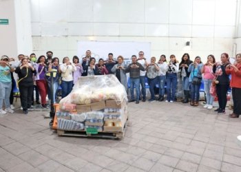 Omar Muñoz entrega de insumos para desayunos calientes