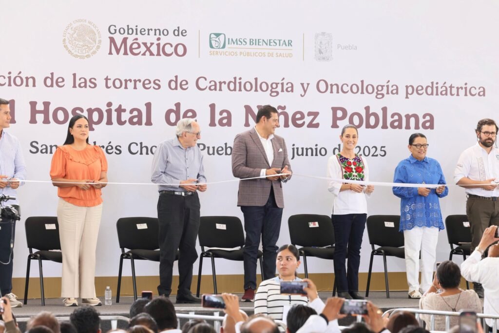 Claudia Sheimbaum inaugura las Torres Médicas en el Hospital de la Niñez Poblana