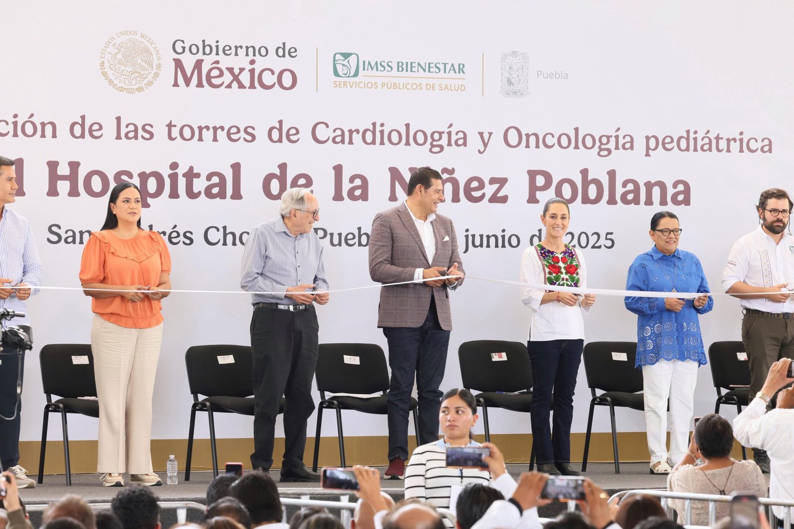 Claudia Sheimbaum inaugura las Torres Médicas en el Hospital de la Niñez Poblana