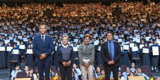 Concluyen sus estudios 745 alumnos de la Preparatoria 2 de Octubre de 1968