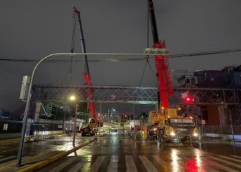 Retiran puente peatonal en la 31 Poniente por seguridad en Puebla