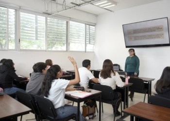 Reconoce BUAP el trabajo y compromiso de las y los docentes hora clase