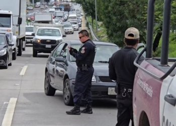 Persecución en Periférico Ecológico termina con un detenido y vehículo asegurado