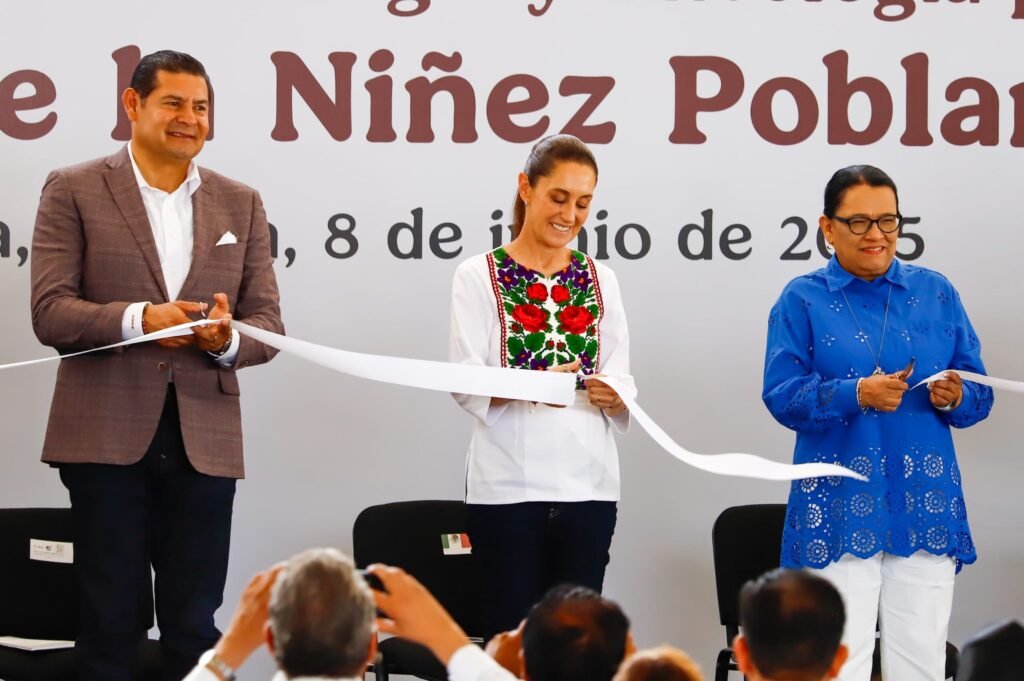 Tonantzin Fernández acompaña a Sheinbaum en inauguración de las Torres Medicas