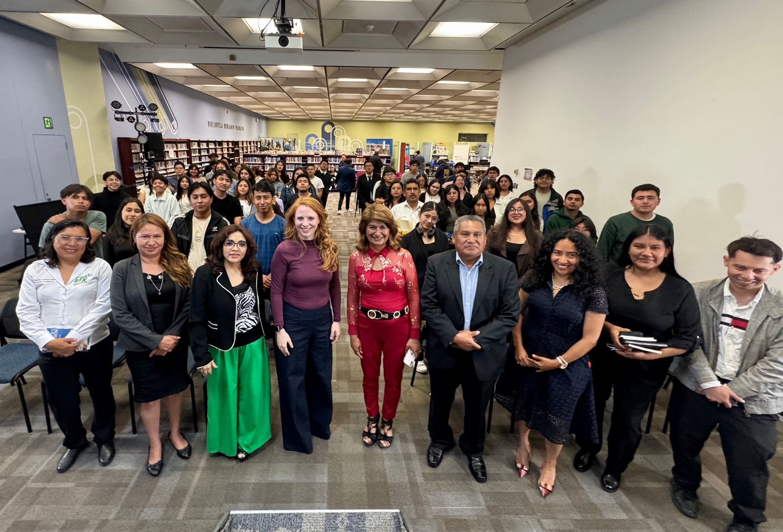 Estudiantes de la UTH fortalecen lazos académicos con la Embajada de Estados Unidos