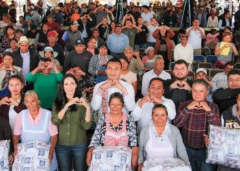 Roberto Solis entrega apoyos agrícolas en Huejotzingo