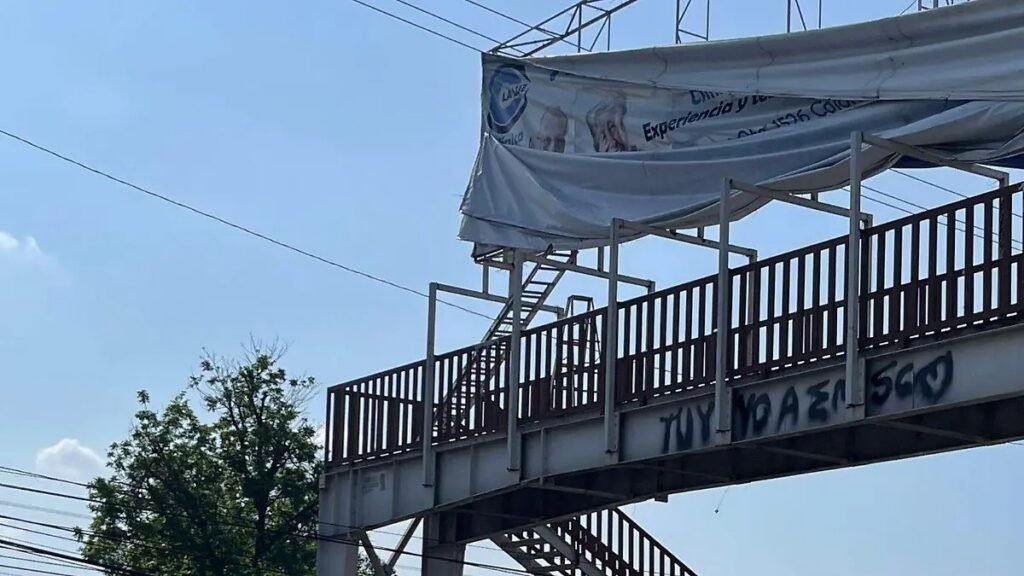 Muere trabajador tras caer de un puente peatonal de Tehuacán