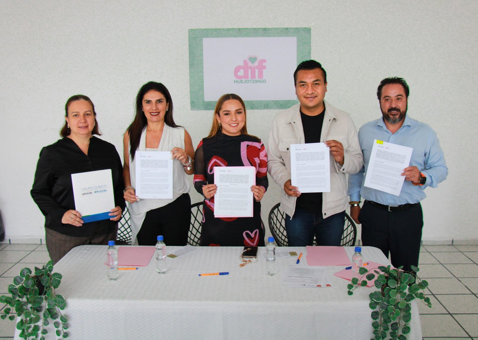 Shamy Spezia y Roberto Solís firmaron convenio con Grupo Clínico de la Hoz y Cristal