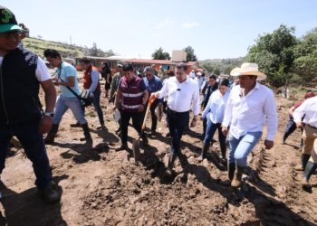 Armenta visita zona afectada por tromba en Ajolotla