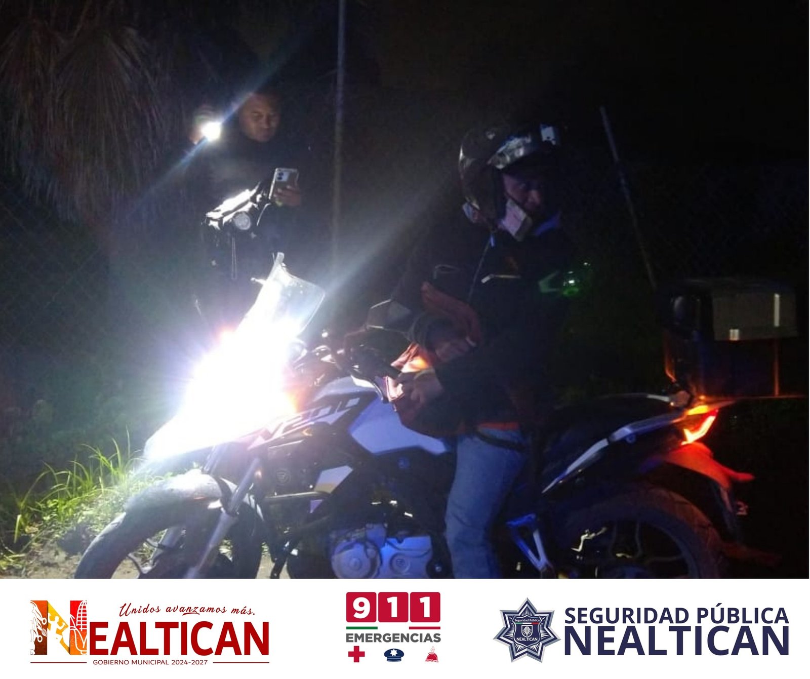Nealtican realiza operativo nocturno y revisa motocicletas y vehículos