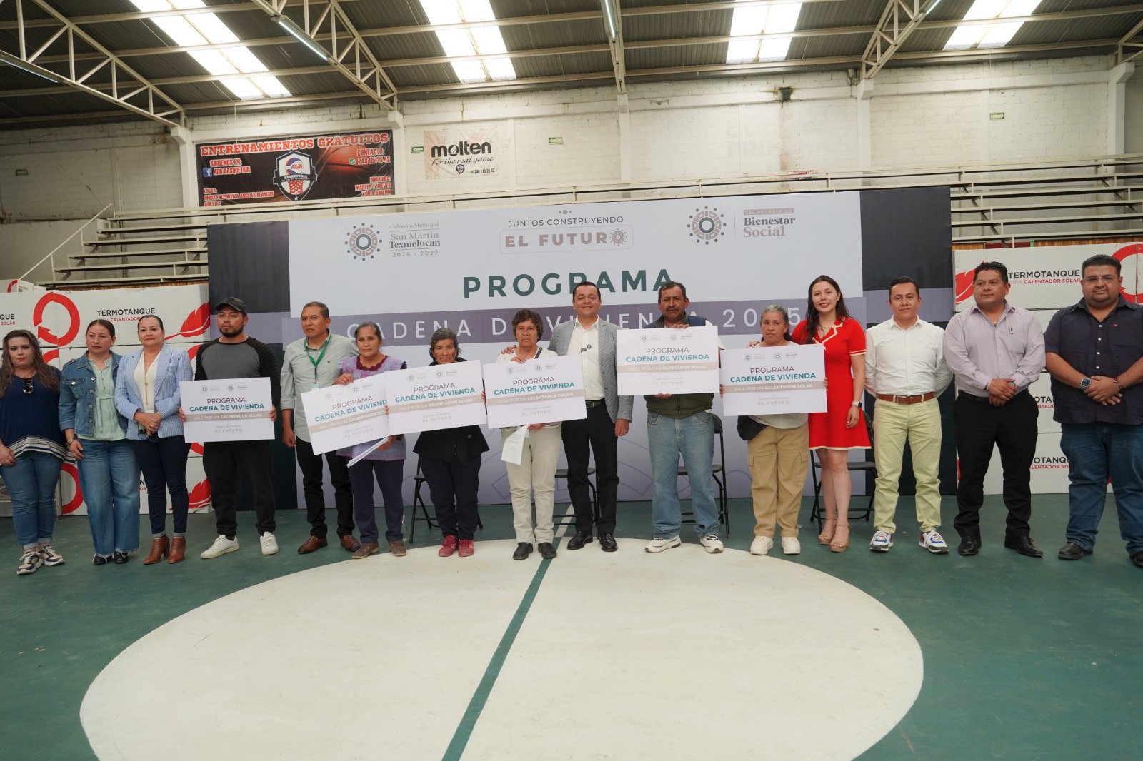 “Cadena de Vivienda 2025” entrega 250 calentadores solares a familias de Texmelucan
