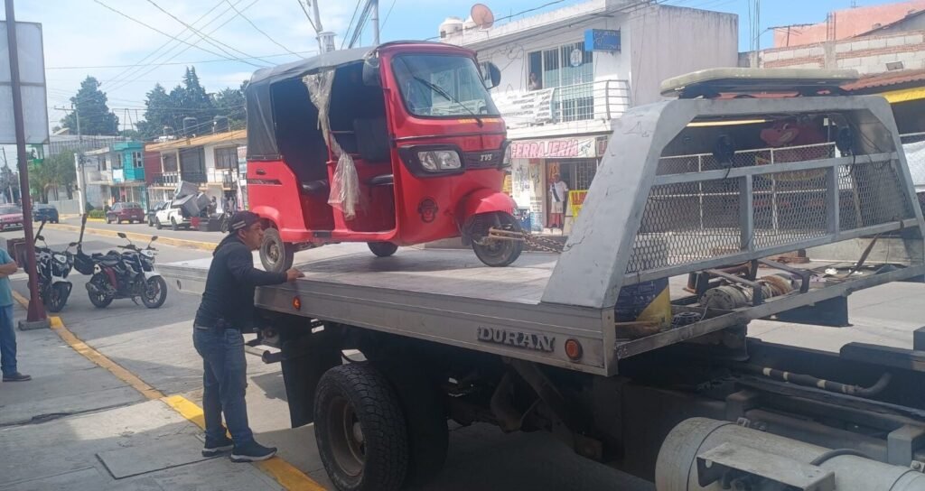 Dirección de Vialidad de Cuautlancingo asegura mototaxis que circulaban de manera irregular