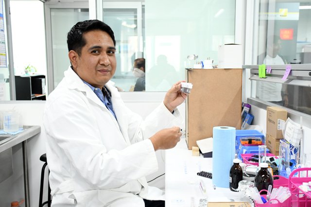 En la BUAP se desarrolla tecnología para eliminar colorantes textiles y fármacos