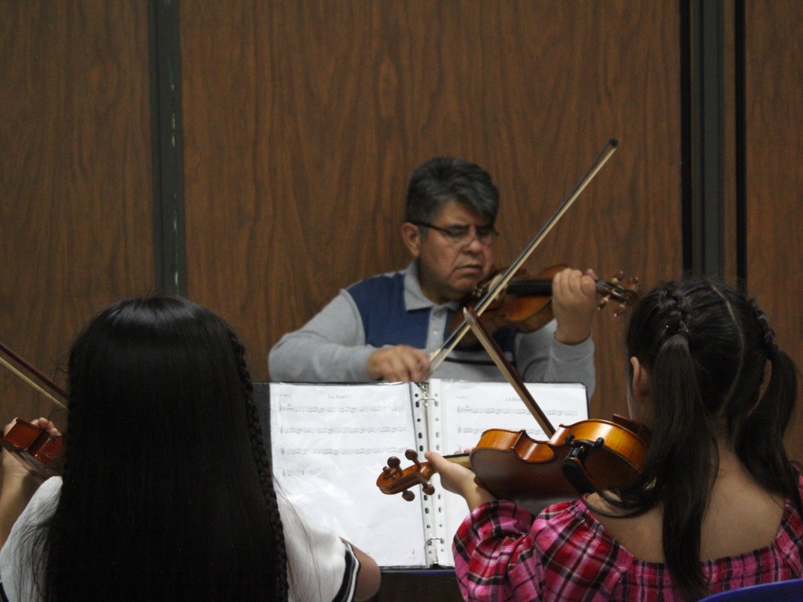 Fomenta UTH la cultura y el bienestar con clases instrumentales gratuitas
