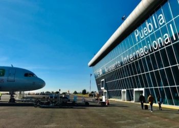 Muere pasajero en avión de Volaris en Puebla y provoca retraso de vuelo a Cancún