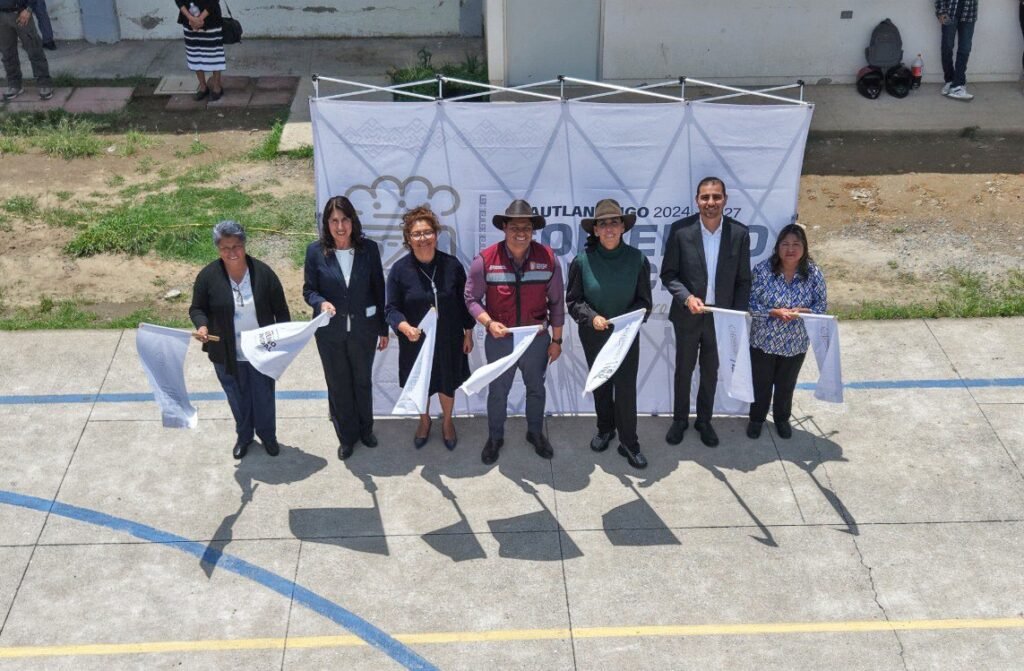 Omar Muñoz inaugura nuevo arco techo en Bachillerato Forjadores