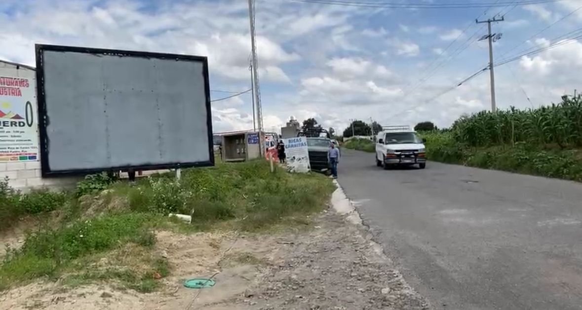 Localizan cuerpo encobijado sobre la carretera San Pedro Cholula–Nealtican