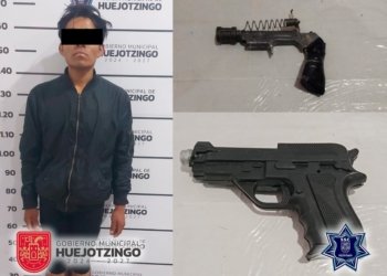 Policías municipales de Huejotzingo detienen a dos sujetos con armas hechizas