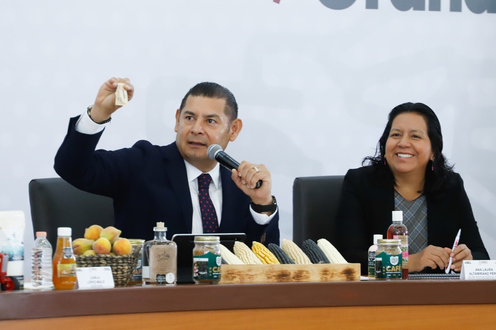 Riqueza comunitaria con justicia social para el campo poblano: Armenta