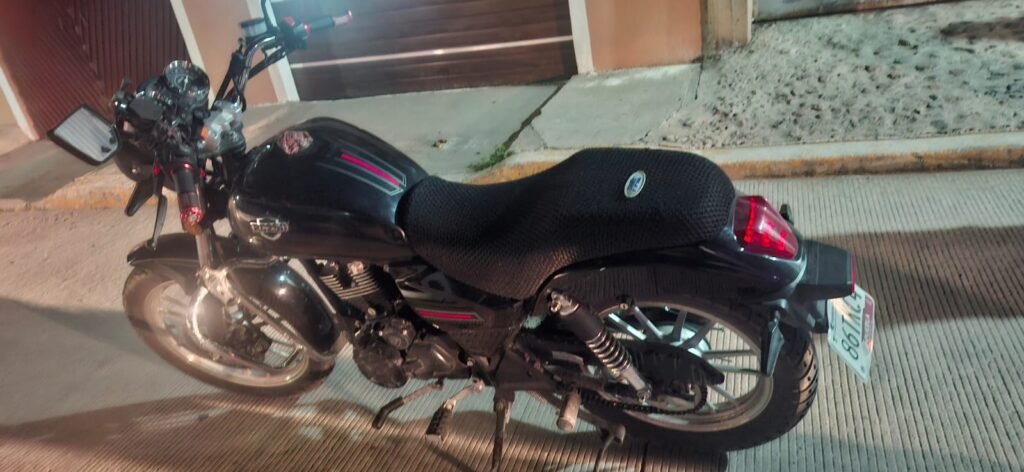SSCyPC de Cuautlancingo recupera motocicleta con reporte de robo y asegura al conductor