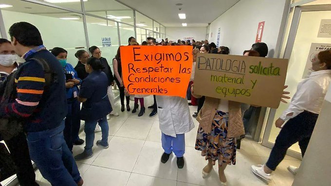 Aumentan protestas médicas en Puebla por falta de insumos y mejores condiciones