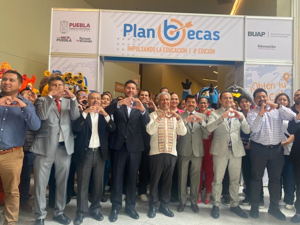 UTH presenta su oferta académica en la feria estatal “Plan de Becas”
