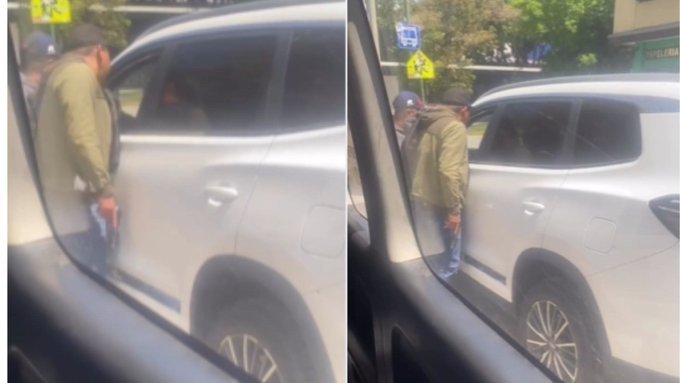 Asaltantes encañonan a automovilista en semáforo de Puebla