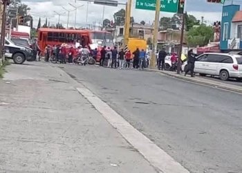 Bloquean carretera México–Puebla en San Mateo Capultitlán; exigen seguridad ante grupo delictivo