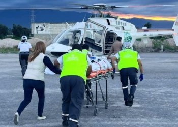Con apoyo aéreo, SUMA garantiza atención oportuna a mujer con complicaciones postparto