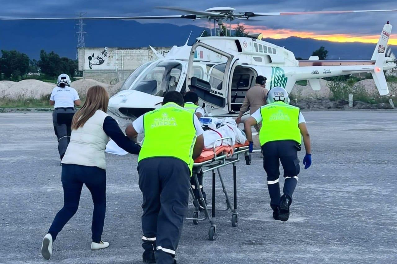 Con apoyo aéreo, SUMA garantiza atención oportuna a mujer con complicaciones postparto