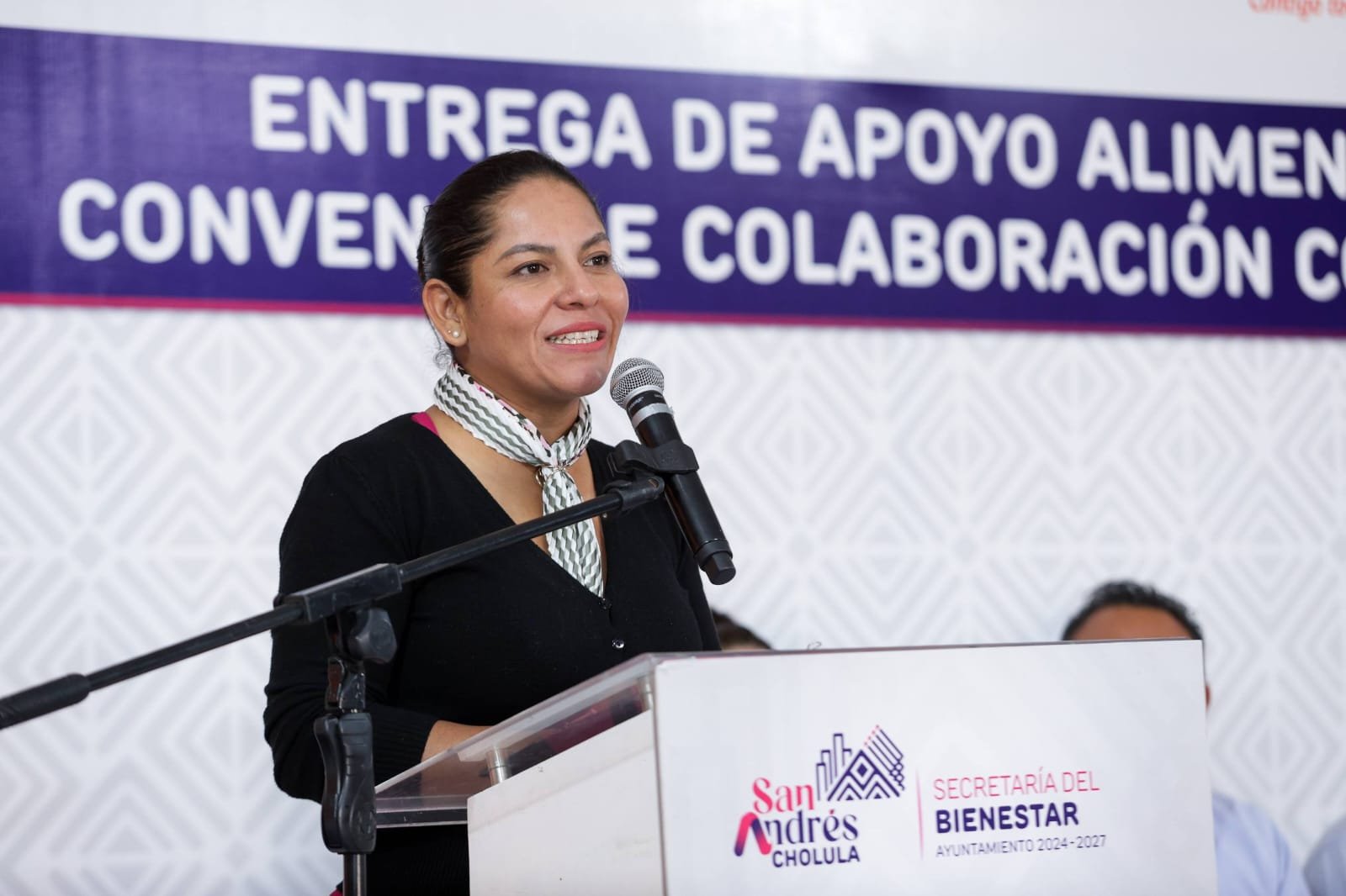 Entrega Lupita Cuautle apoyos alimentarios en colaboración con Industrias Bachoco