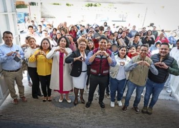 Omar Muñoz y Tere Alfaro entregan insumos alimentarios a instituciones educativas