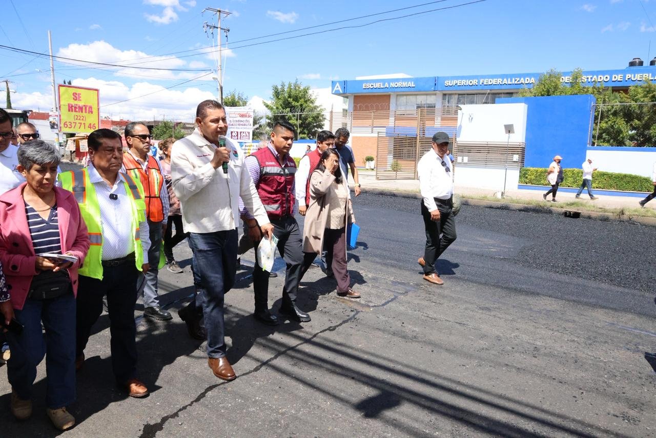 Supervisa gobernador Armenta pavimentación en Camino Real a Cholula y Zavaleta